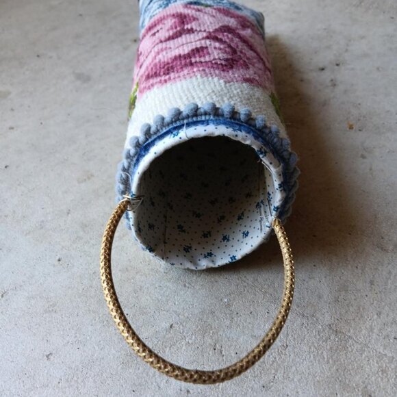 Needle Point Wall Pocket Velvet Metal Hanger - Picture 7 of 7